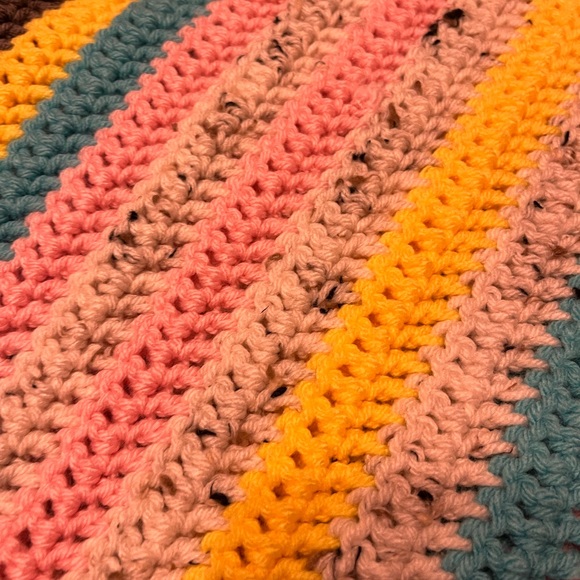 Knit Handmade small size blanket - Picture 3 of 7